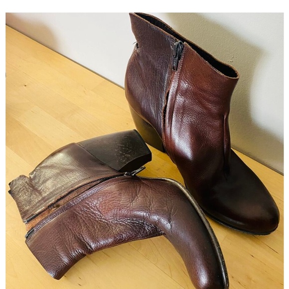 Beautiful soft leather booties - Picture 2 of 7